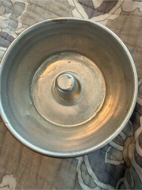 Vintage children’s play toy Silver Tone Angel Food / Bundt Pan